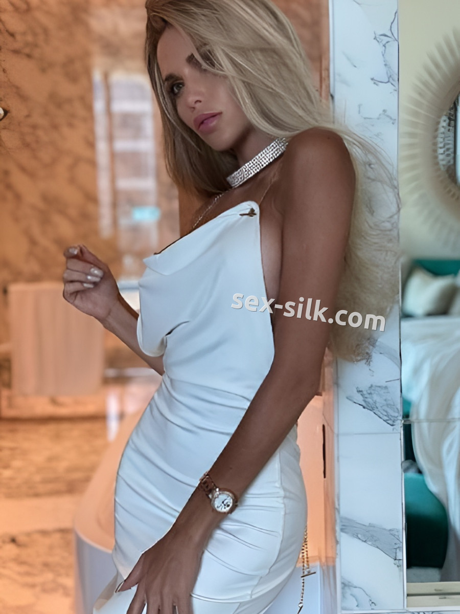 Фото проститутки Вика, в г. Саратов ID 88062 руб